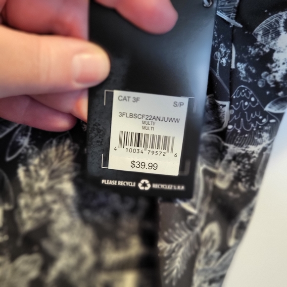 Scrubletics V Neck Print Scrub Top - Picture 2 of 3